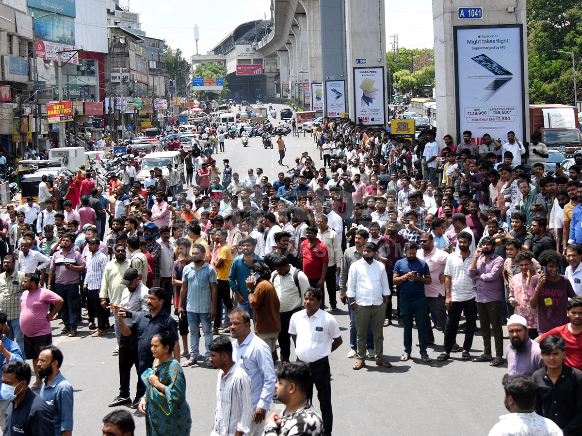 Hyderabad : Ameerpet Fire Accident HD Photos23