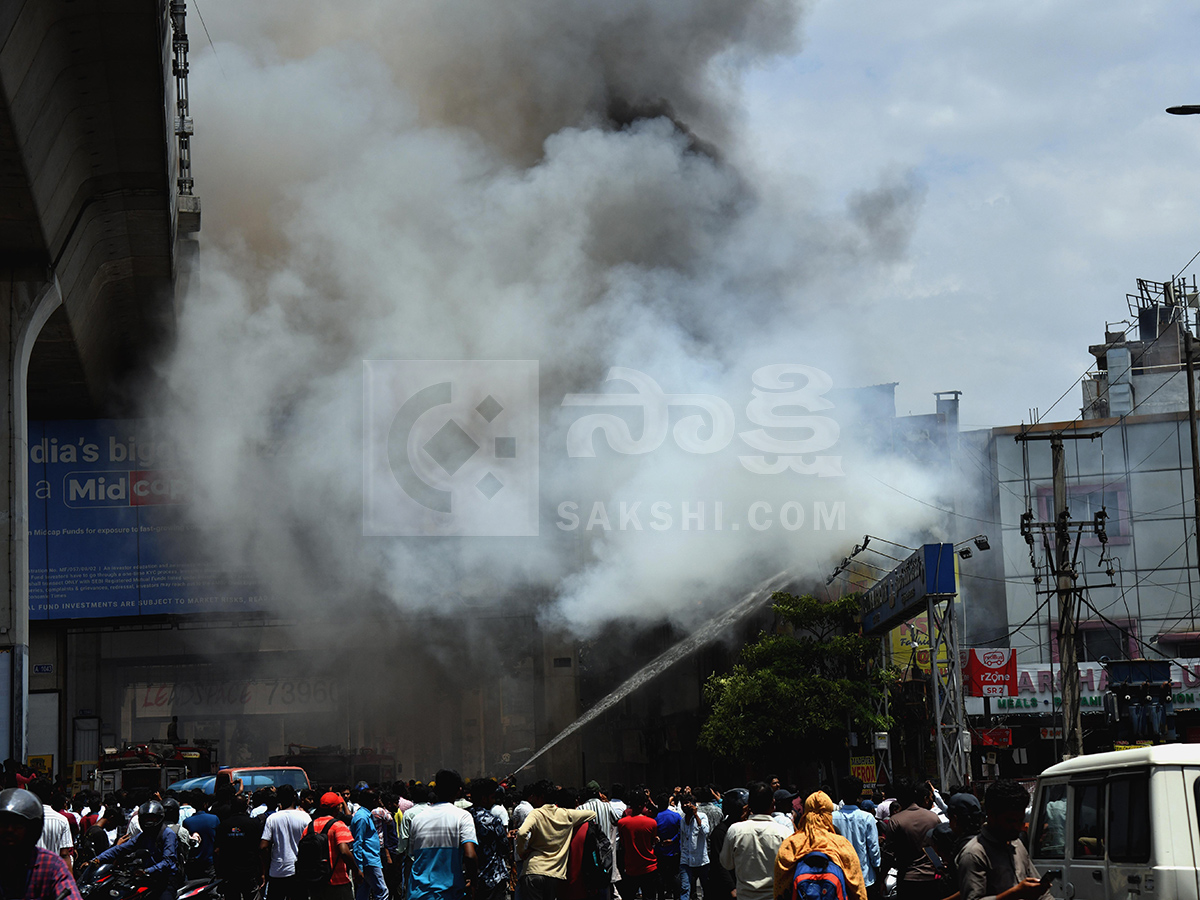 Hyderabad : Ameerpet Fire Accident HD Photos4