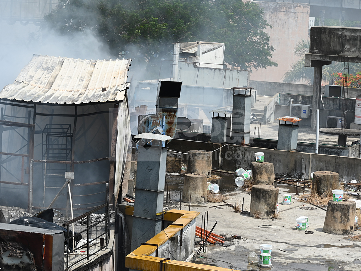 Hyderabad : Ameerpet Fire Accident HD Photos5