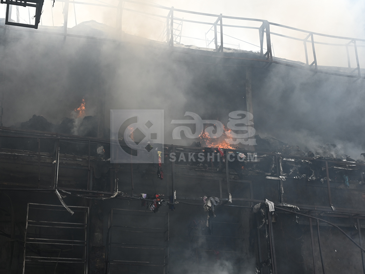Hyderabad : Ameerpet Fire Accident HD Photos7