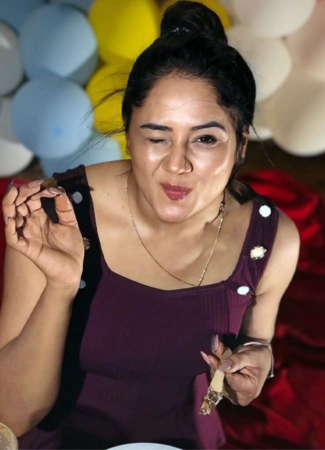 'Bigg Boss' keerthi bhat birthday celebrations photos5