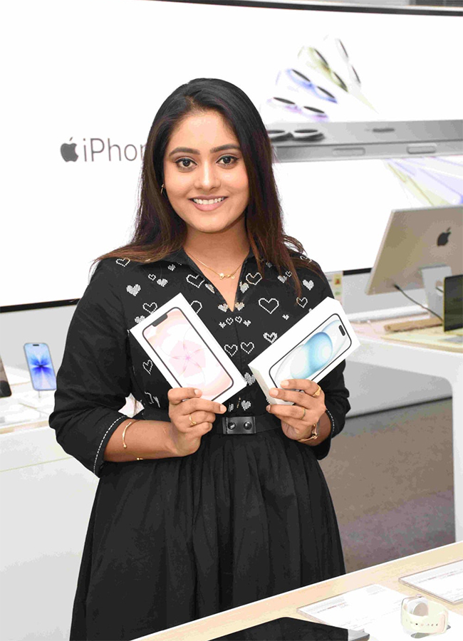 Beautiful Actress Rashi Singh creates a Buzz in Panjagutta15