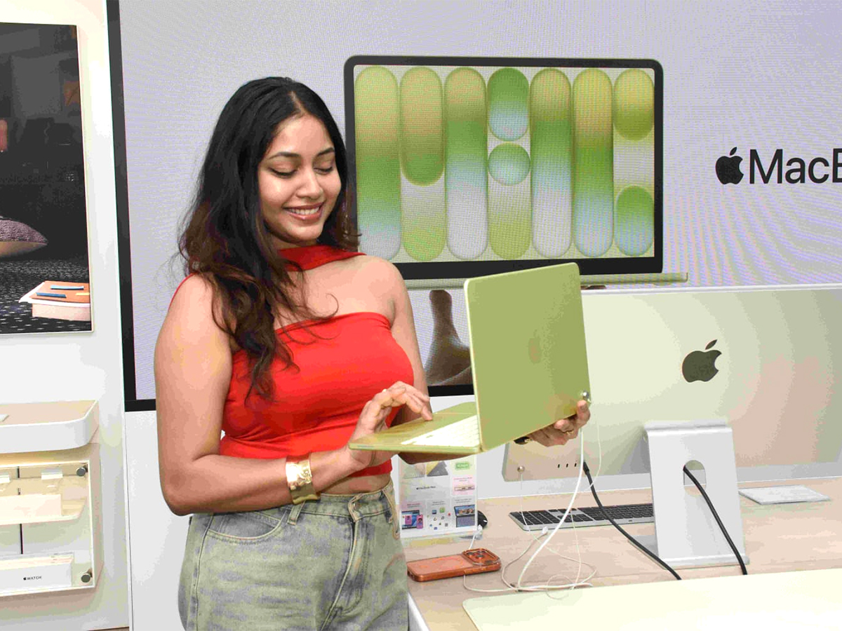 Beautiful Actress Rashi Singh creates a Buzz in Panjagutta7