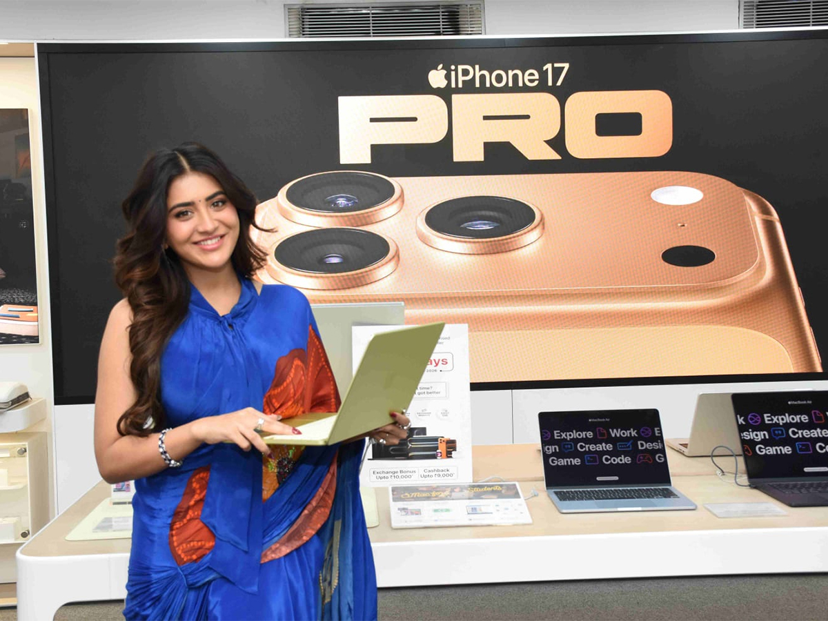 Beautiful Actress Rashi Singh creates a Buzz in Panjagutta8