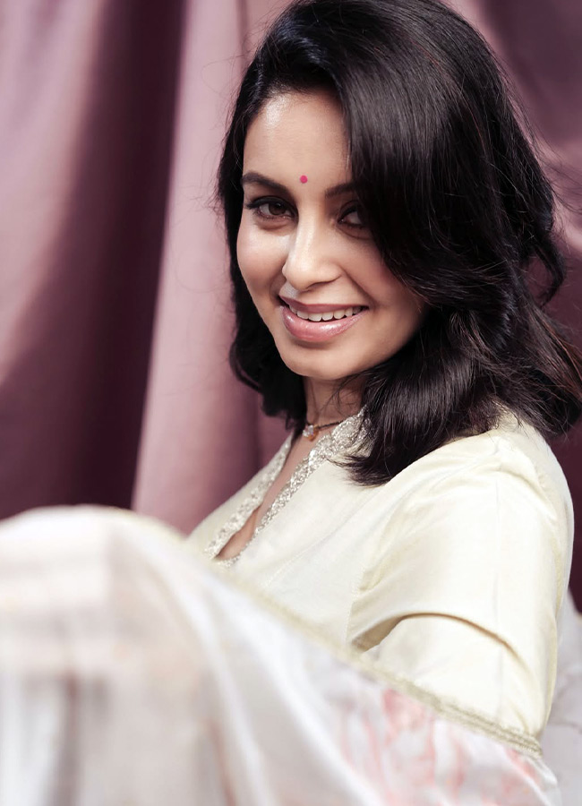  Tollywood actress Abhinaya smiley looks... photos3