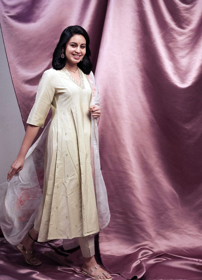  Tollywood actress Abhinaya smiley looks... photos4