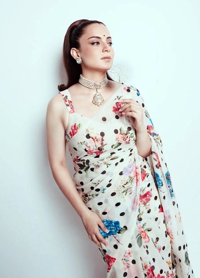 Kangana Ranaut stuns is floral polka dot saree...3