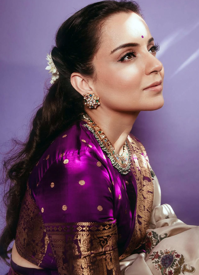 Kangana Ranaut stuns is floral polka dot saree...9