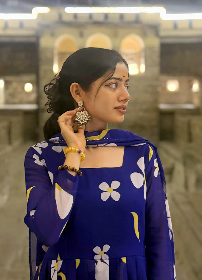 Interesting Facts And Beautiful Photos Of Kotha Malupu Actor bhairavi...11