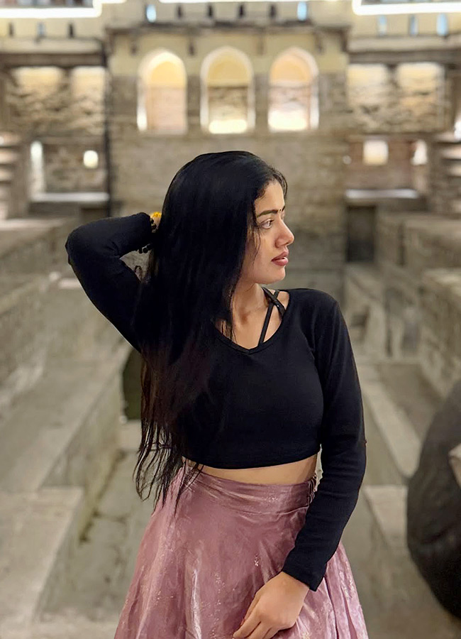 Interesting Facts And Beautiful Photos Of Kotha Malupu Actor bhairavi...3