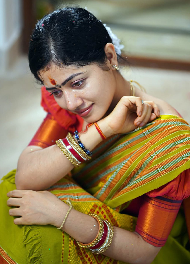 Interesting Facts And Beautiful Photos Of Kotha Malupu Actor bhairavi...6