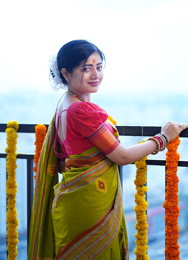 Interesting Facts And Beautiful Photos Of Kotha Malupu Actor bhairavi...8