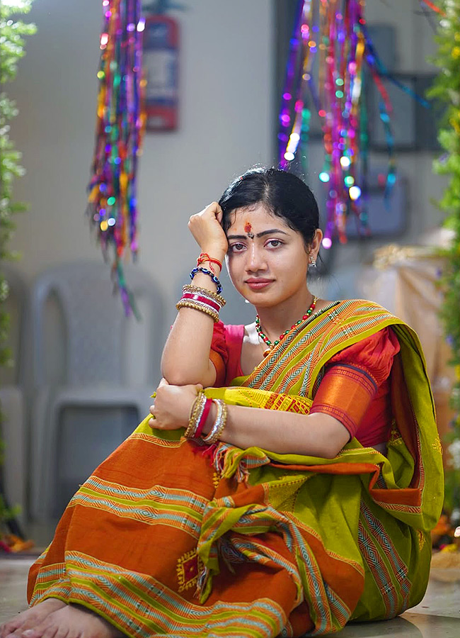 Interesting Facts And Beautiful Photos Of Kotha Malupu Actor bhairavi...9