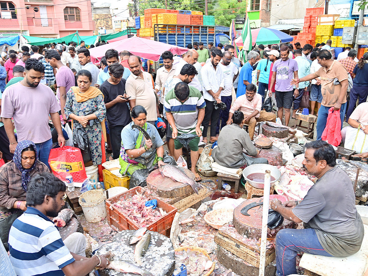  The beasts head effect a crowded market photos...7