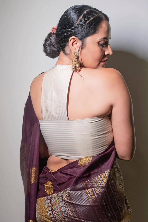 Anchor Anasuya Bharadwaj Stunning Looks In Saree Photos11
