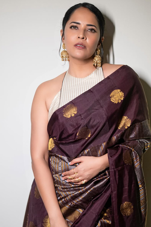 Anchor Anasuya Bharadwaj Stunning Looks In Saree Photos12