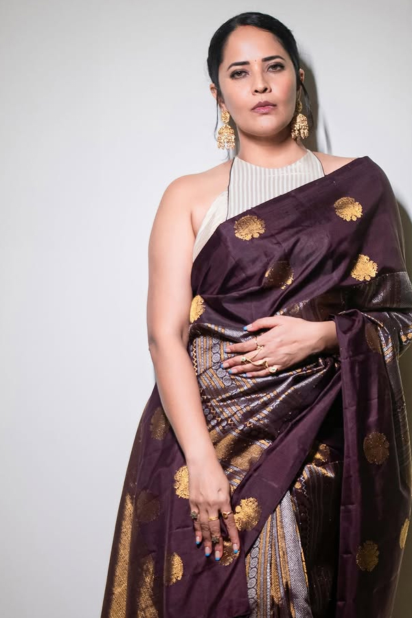 Anchor Anasuya Bharadwaj Stunning Looks In Saree Photos13