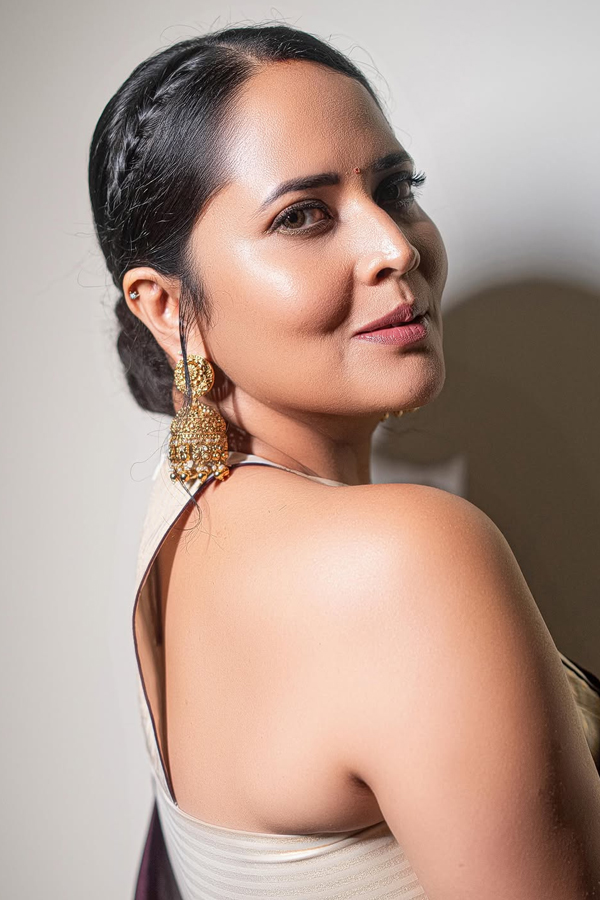 Anchor Anasuya Bharadwaj Stunning Looks In Saree Photos17