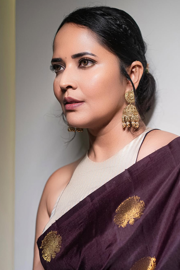 Anchor Anasuya Bharadwaj Stunning Looks In Saree Photos5
