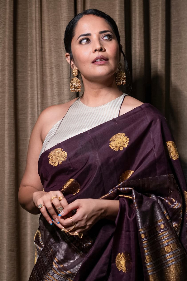 Anchor Anasuya Bharadwaj Stunning Looks In Saree Photos8
