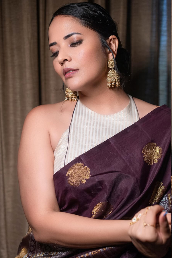 Anchor Anasuya Bharadwaj Stunning Looks In Saree Photos9