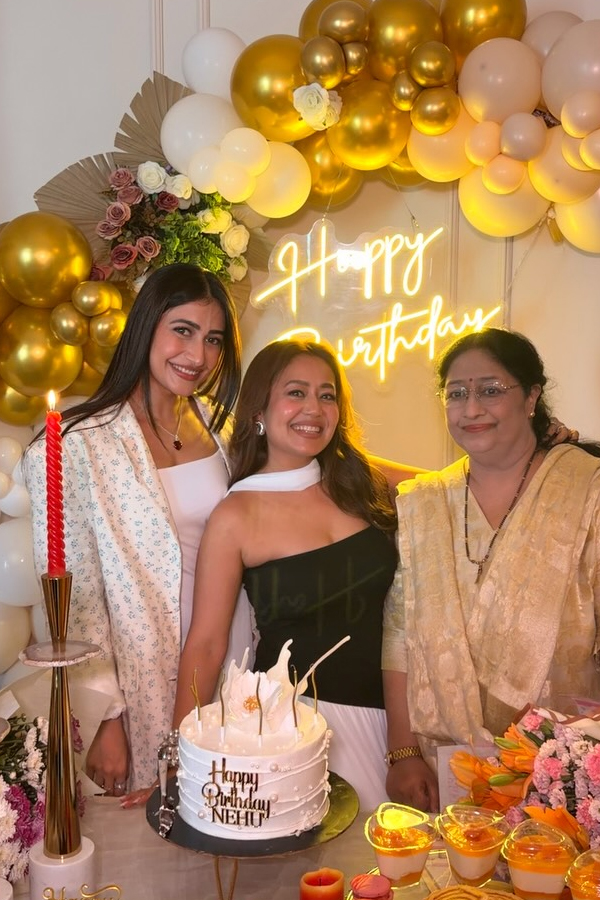 Neha Kakkar celebrated Her Birthday In style with a fun Photos5