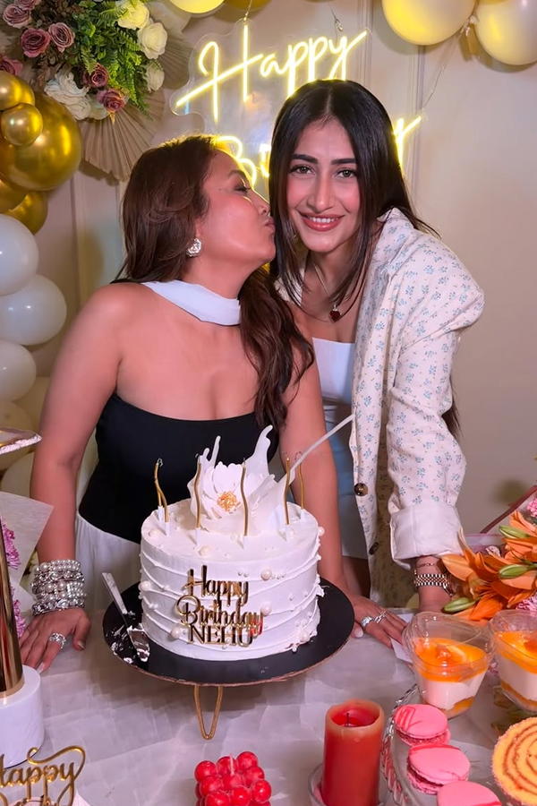 Neha Kakkar celebrated Her Birthday In style with a fun Photos6
