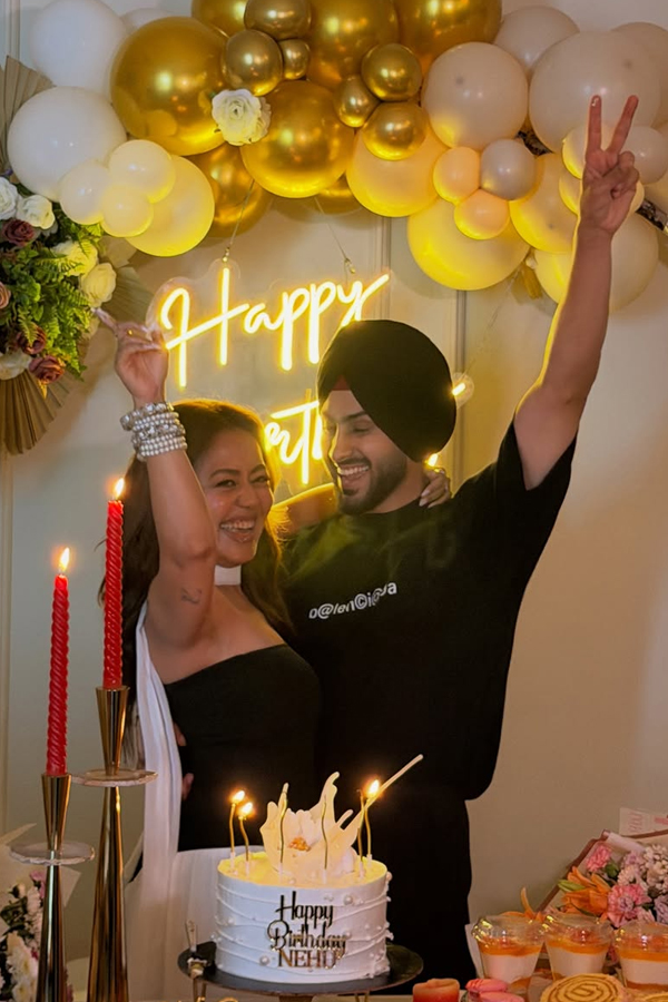 Neha Kakkar celebrated Her Birthday In style with a fun Photos8