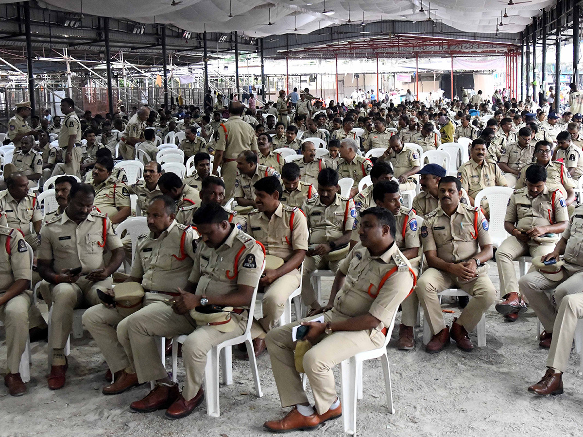 Everything is ready for the distribution of fish prasadam photos6