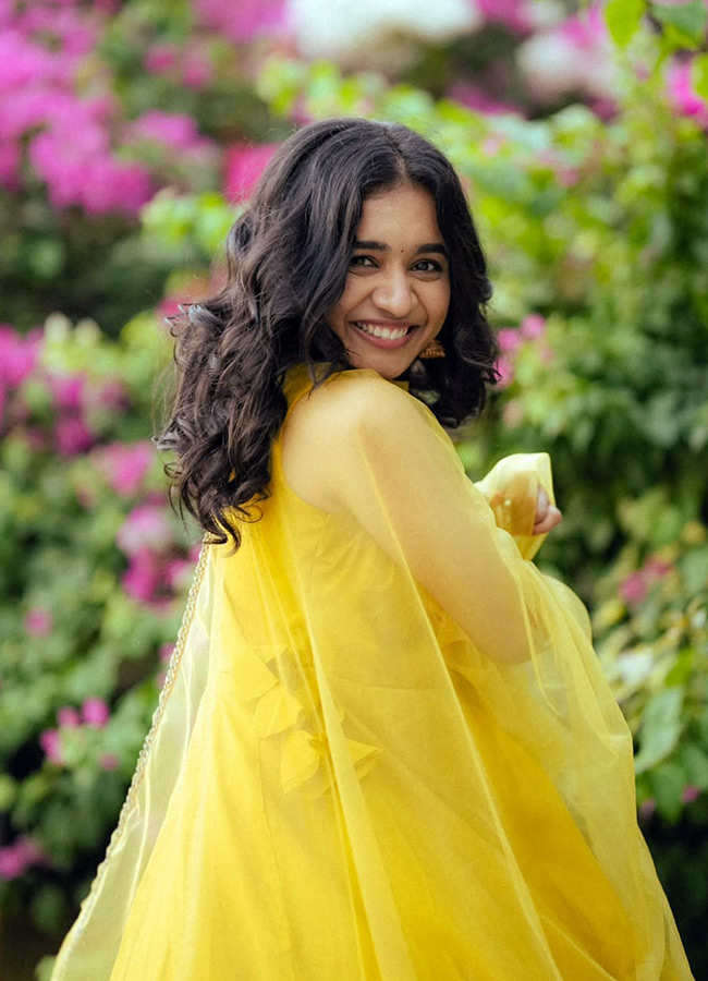 A little class, a little mass… Anishma youthful photos..4