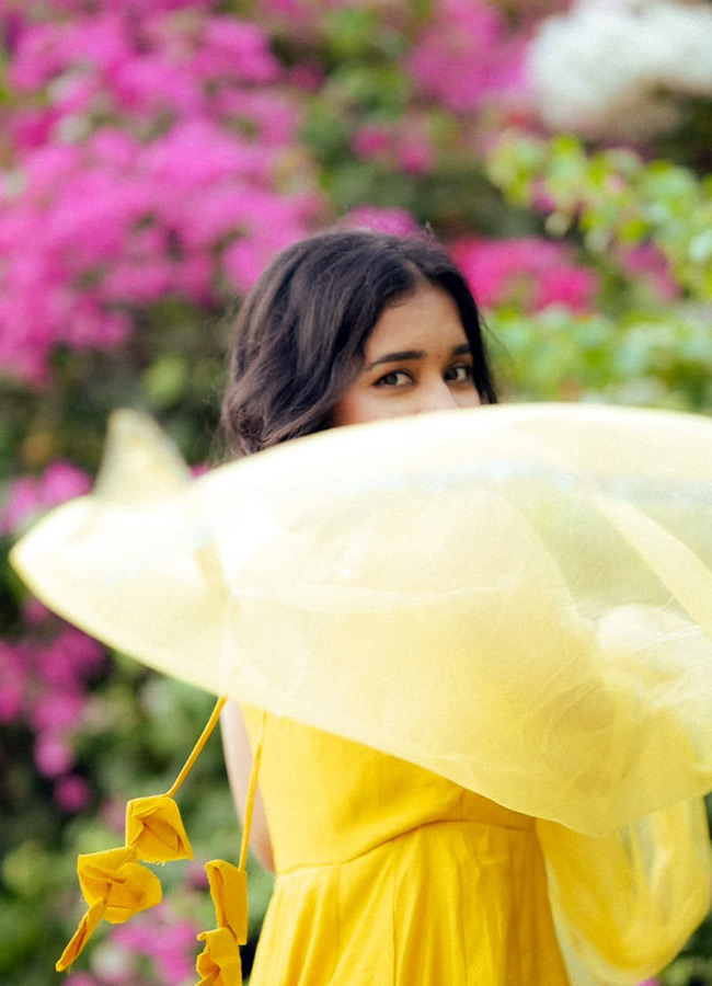A little class, a little mass… Anishma youthful photos..5