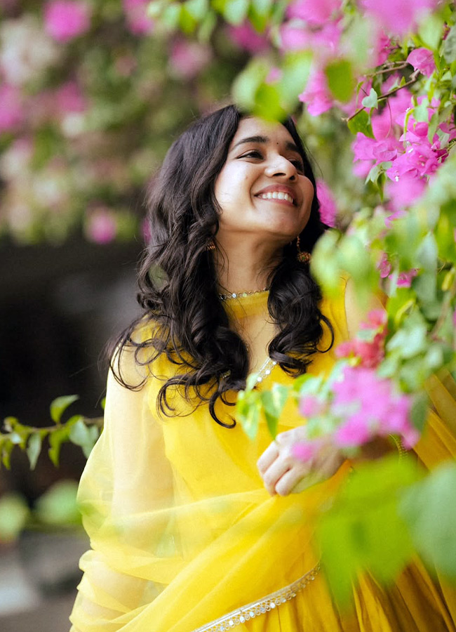 A little class, a little mass… Anishma youthful photos..6