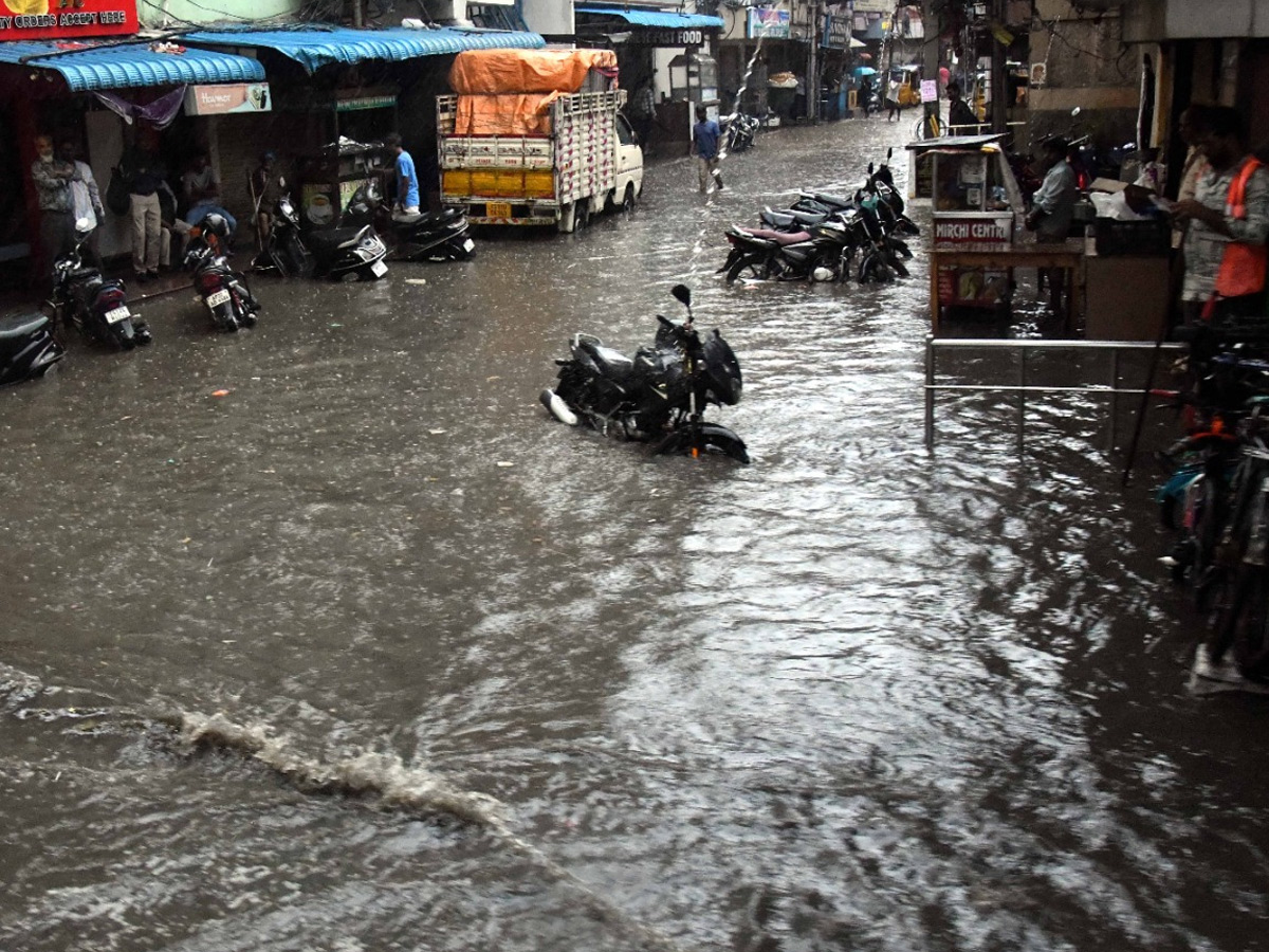Heavy Rain Hits Hyderabad Photos27