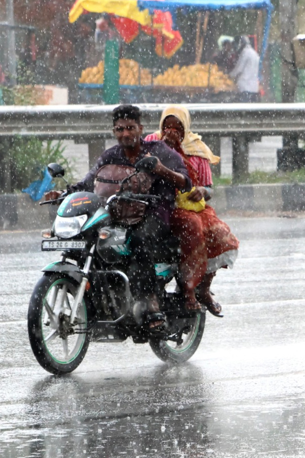 Heavy Rain Hits Hyderabad Photos29
