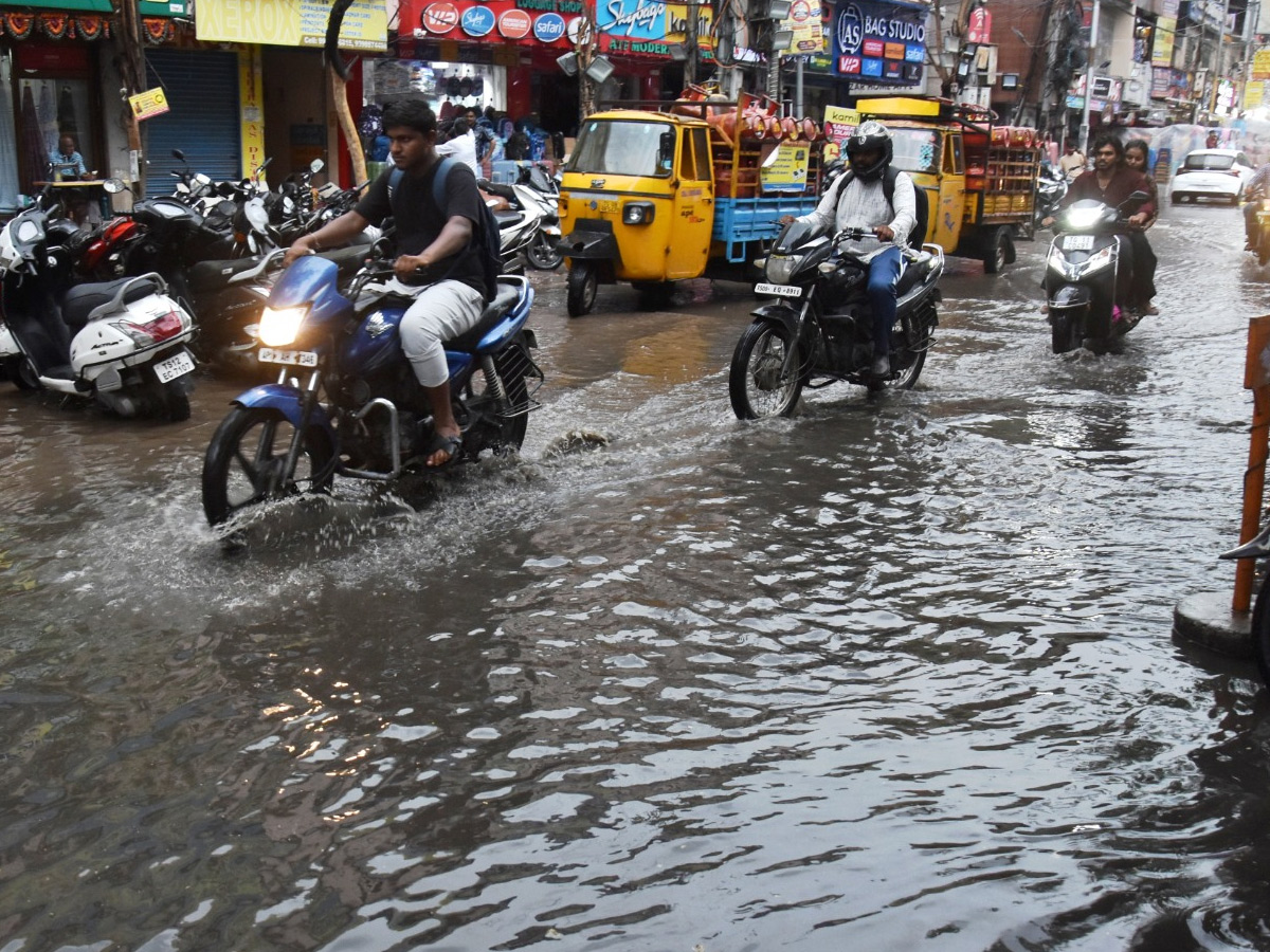 Heavy Rain Hits Hyderabad Photos25