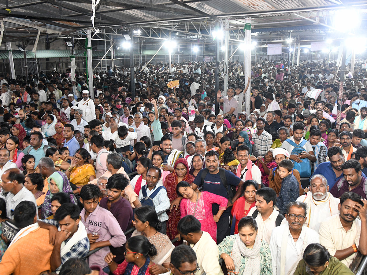 Thousands of people flocked for the fish medicine Photos...9