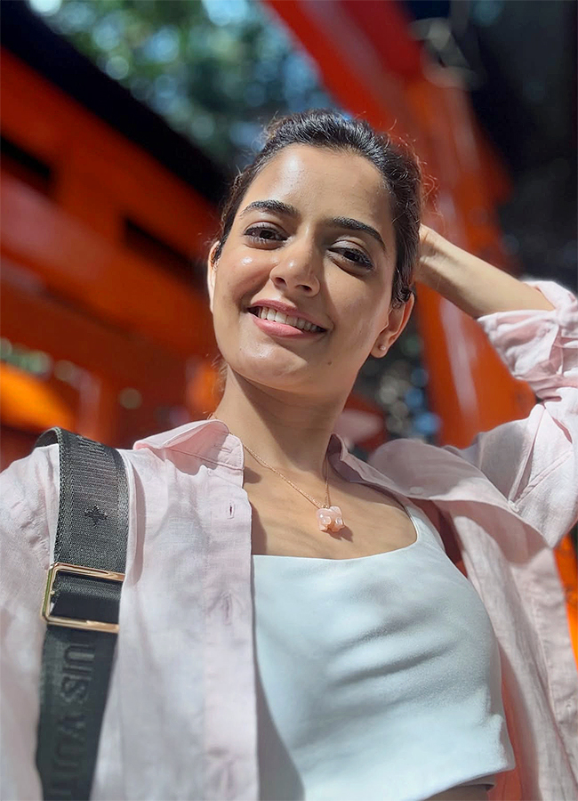 Actress Ashika Ranganath Viral Photos8