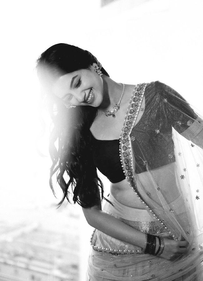 Photos: Bhagyashri Borse Looks Gorgeous in a Half Saree11