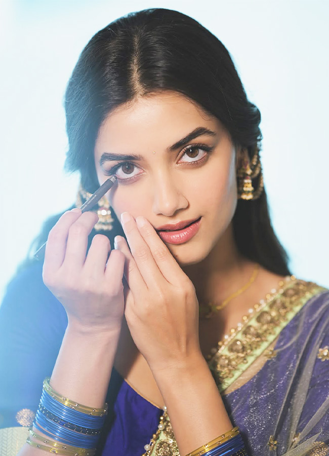 Photos: Bhagyashri Borse Looks Gorgeous in a Half Saree3