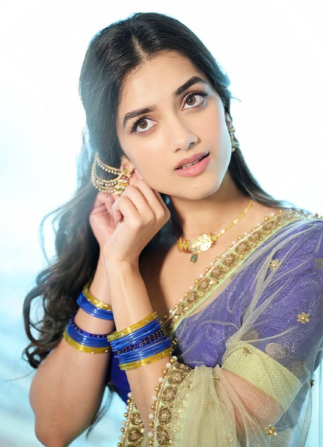 Photos: Bhagyashri Borse Looks Gorgeous in a Half Saree5