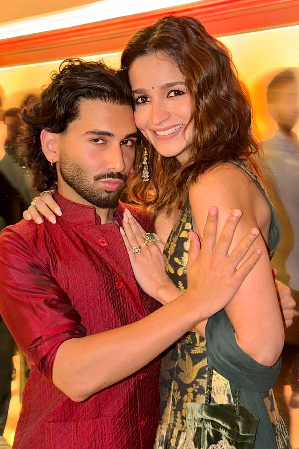 Film stars Add glamour to Boney Kapoor Daughter wedding Reception Photos6