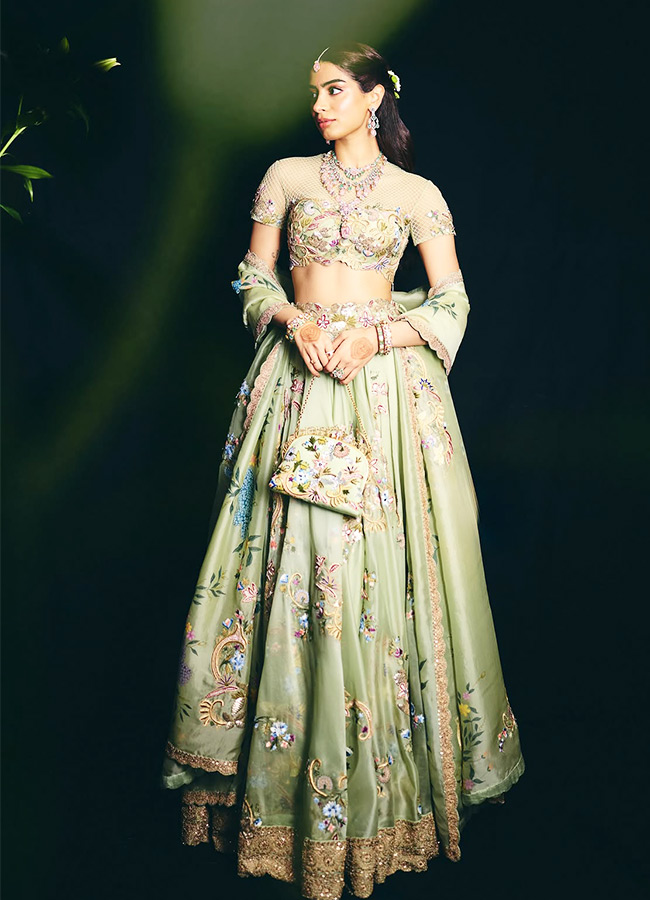 Khushi Kapoor Stuns in a Stylish Outfit at Her Sister Wedding10