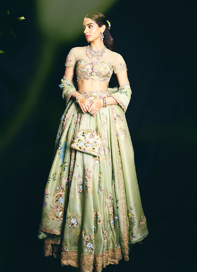 Khushi Kapoor Stuns in a Stylish Outfit at Her Sister Wedding13