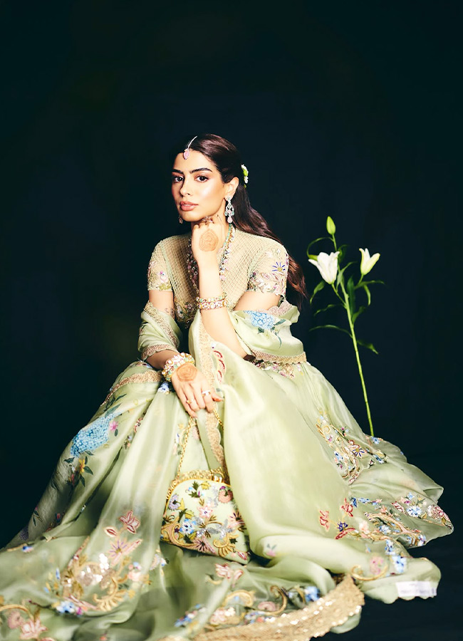 Khushi Kapoor Stuns in a Stylish Outfit at Her Sister Wedding14