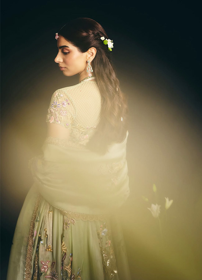 Khushi Kapoor Stuns in a Stylish Outfit at Her Sister Wedding15