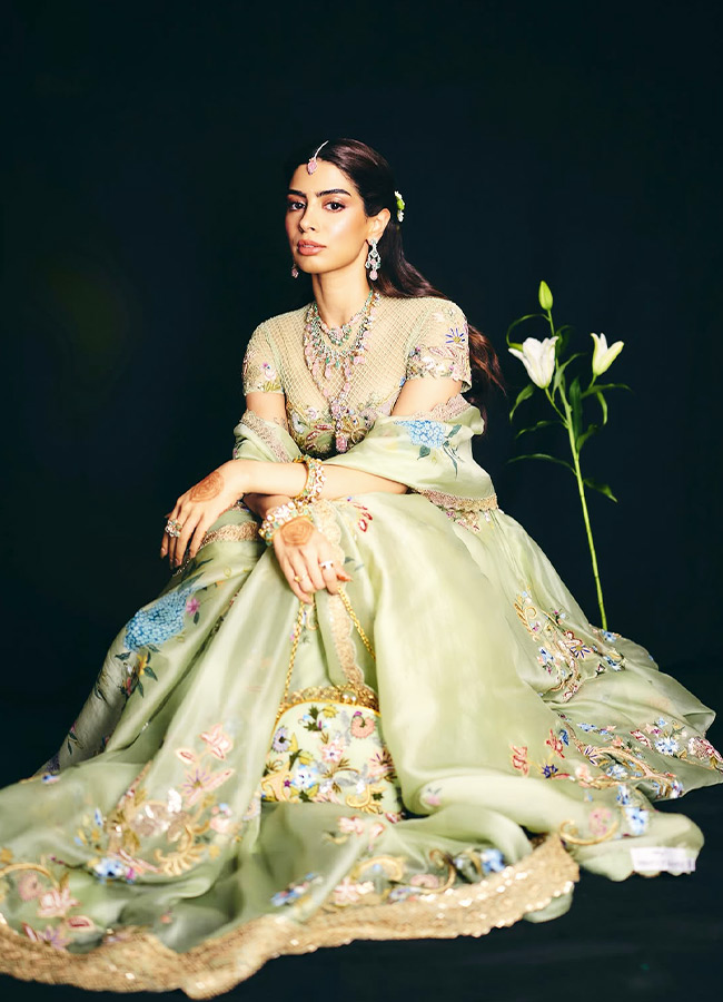 Khushi Kapoor Stuns in a Stylish Outfit at Her Sister Wedding2