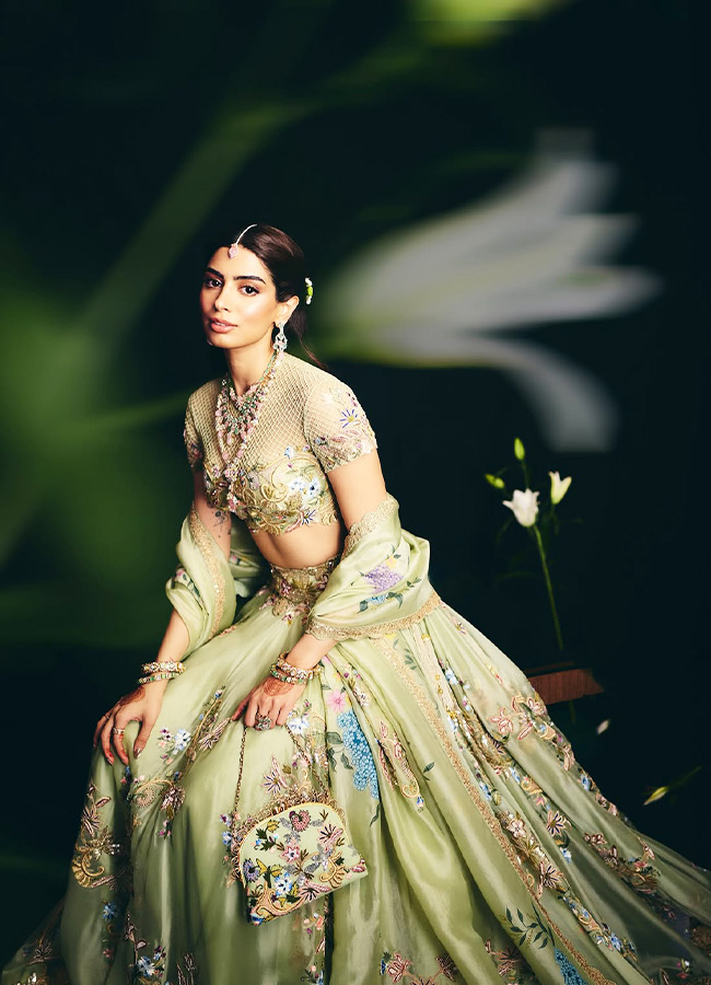 Khushi Kapoor Stuns in a Stylish Outfit at Her Sister Wedding5