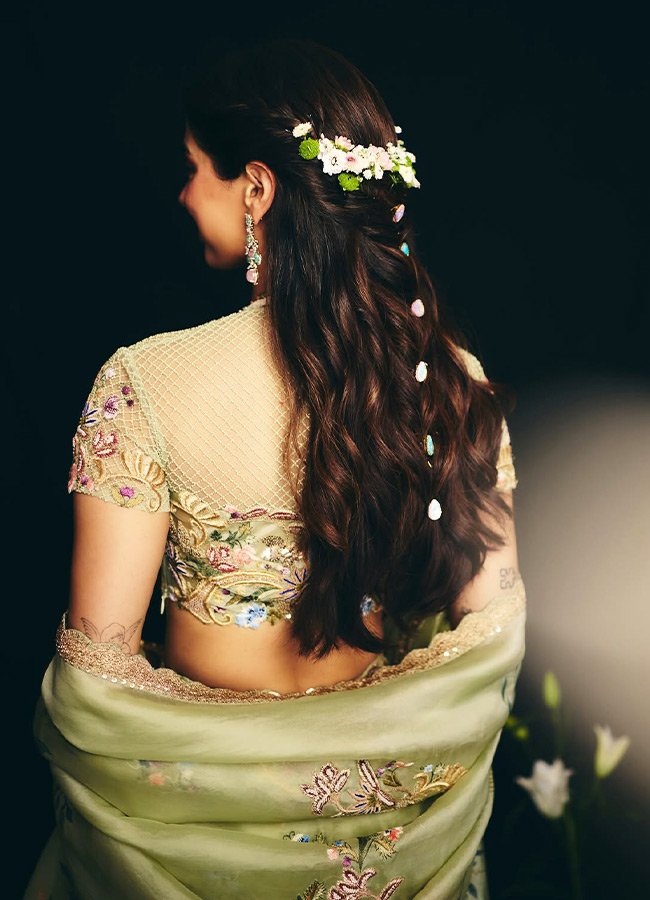 Khushi Kapoor Stuns in a Stylish Outfit at Her Sister Wedding6