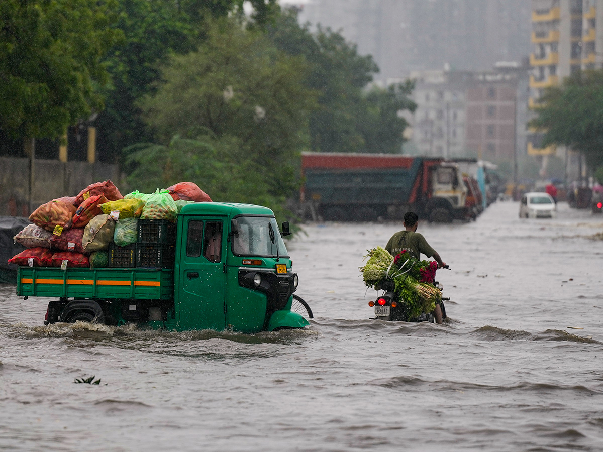 MD Issues Major Rain Alert Across Delhi13