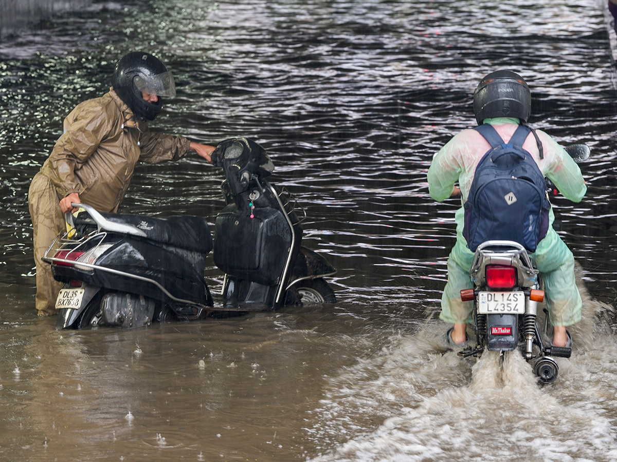 MD Issues Major Rain Alert Across Delhi16